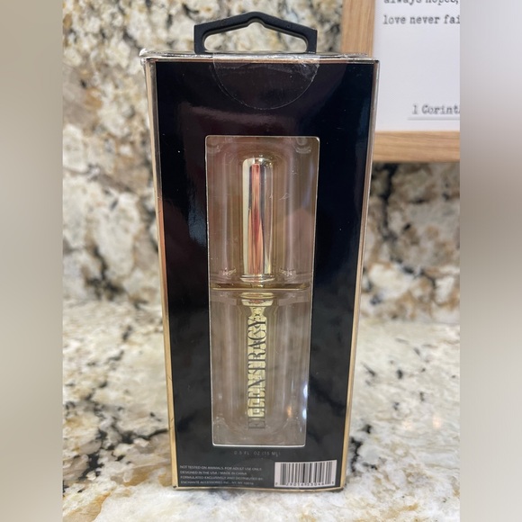 Ellen Tracy Brightening Face Serum Infused with Vitamin C. - Picture 3 of 5